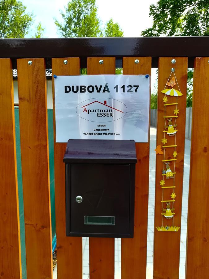 Apartman Dubova ميلوفيتسي المظهر الخارجي الصورة